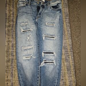 Destressed skinny jeans curvy style